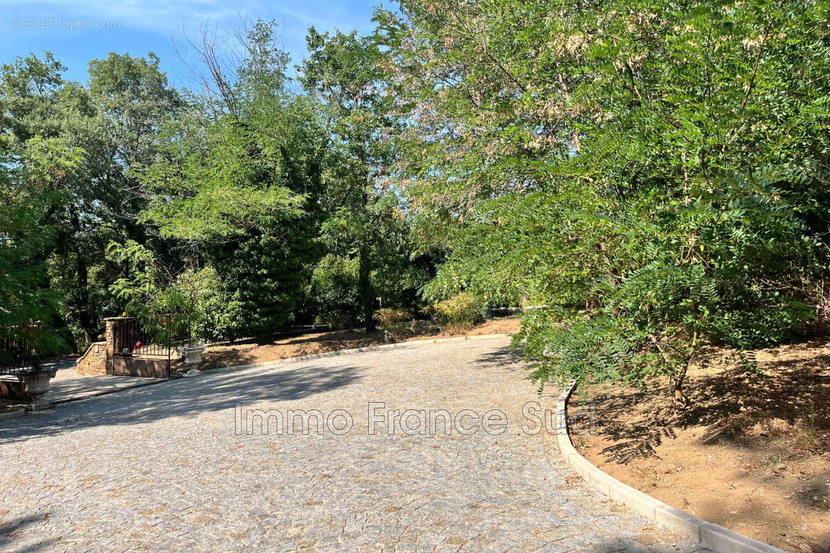 Maison à LA GARDE-FREINET