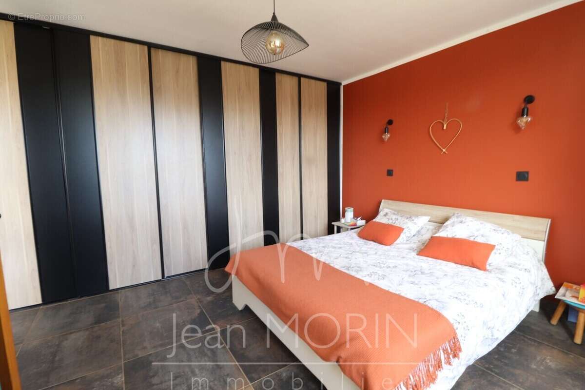 Maison à ETOILE-SUR-RHONE