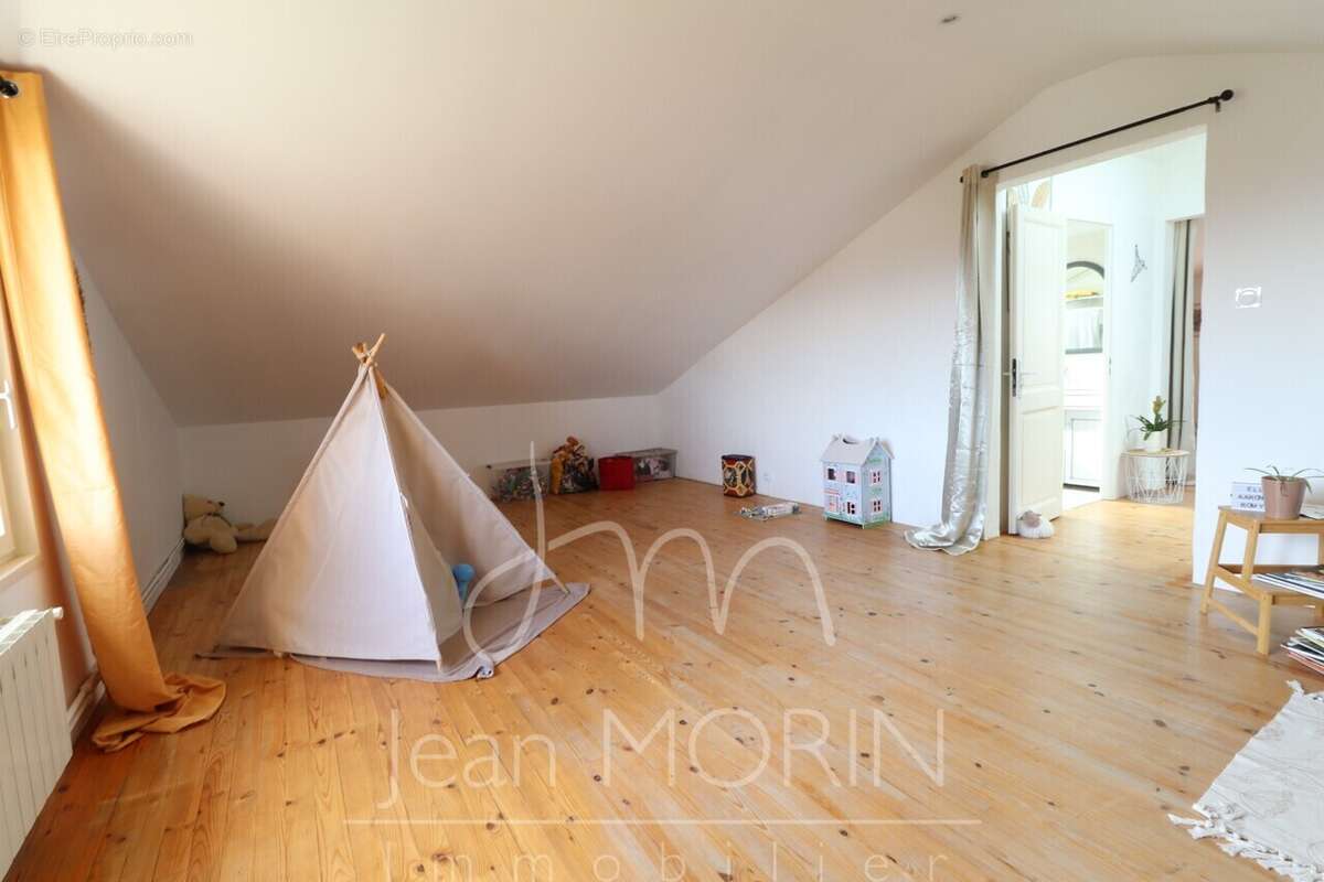 Maison à ETOILE-SUR-RHONE