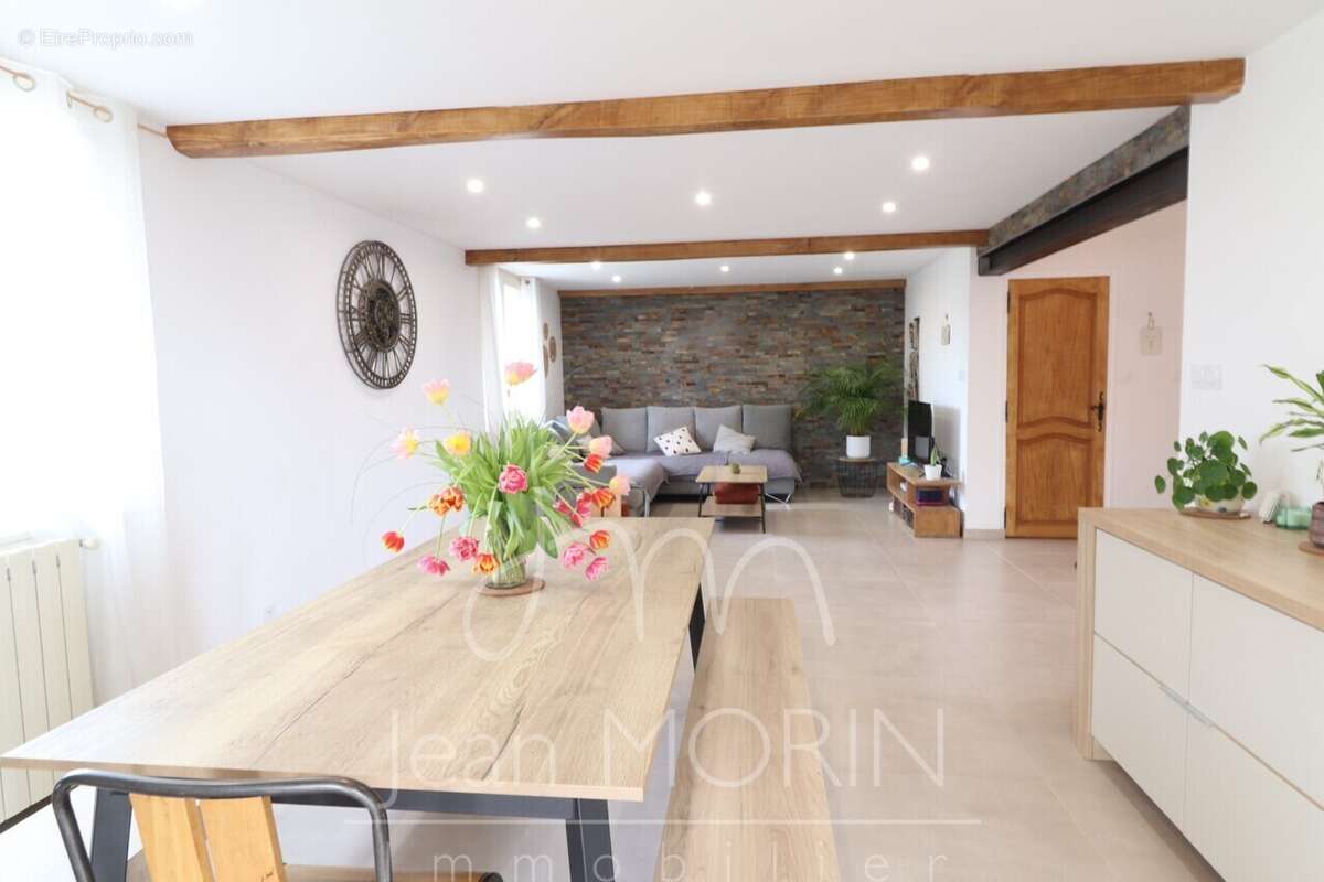 Maison à ETOILE-SUR-RHONE