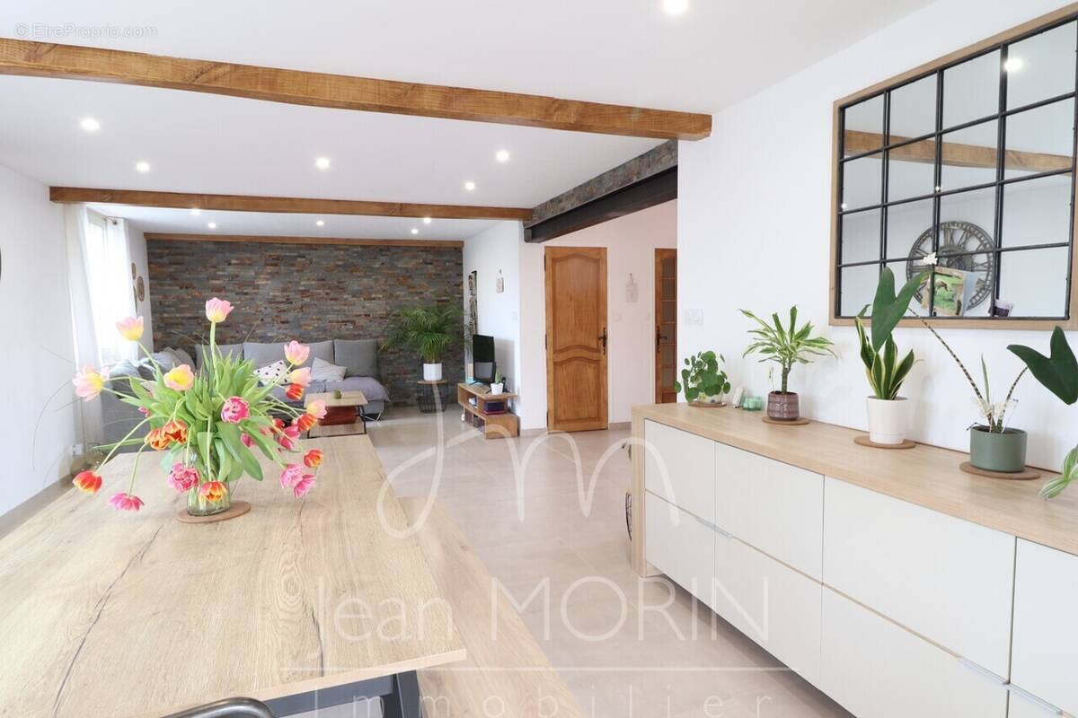 Maison à ETOILE-SUR-RHONE