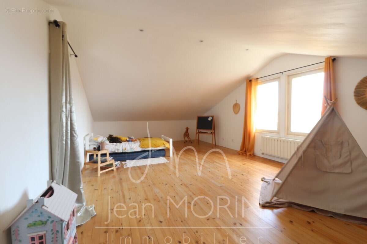 Maison à ETOILE-SUR-RHONE