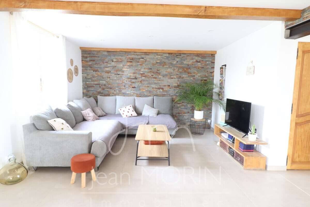 Maison à ETOILE-SUR-RHONE