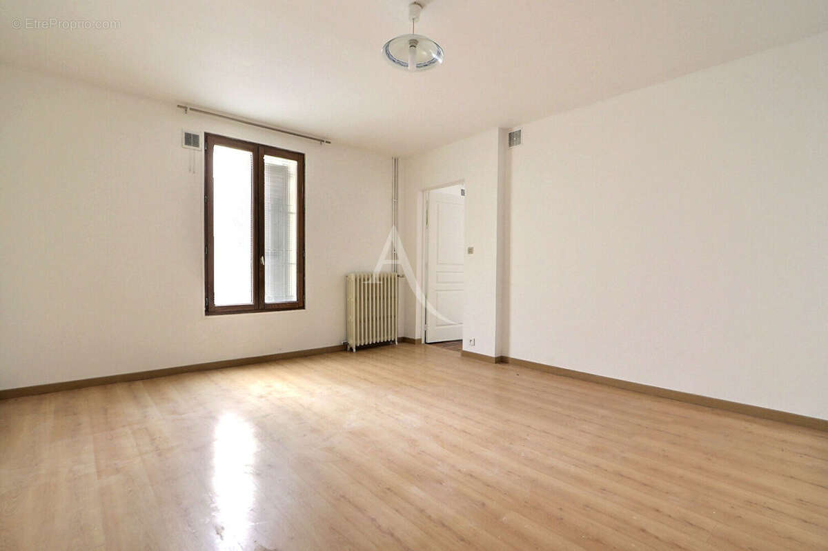 Appartement à AUBERVILLIERS