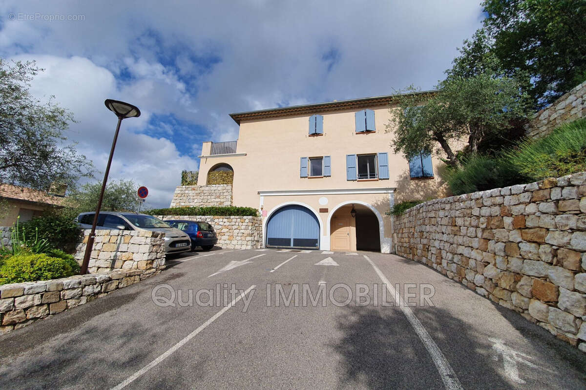 Appartement à LE ROURET