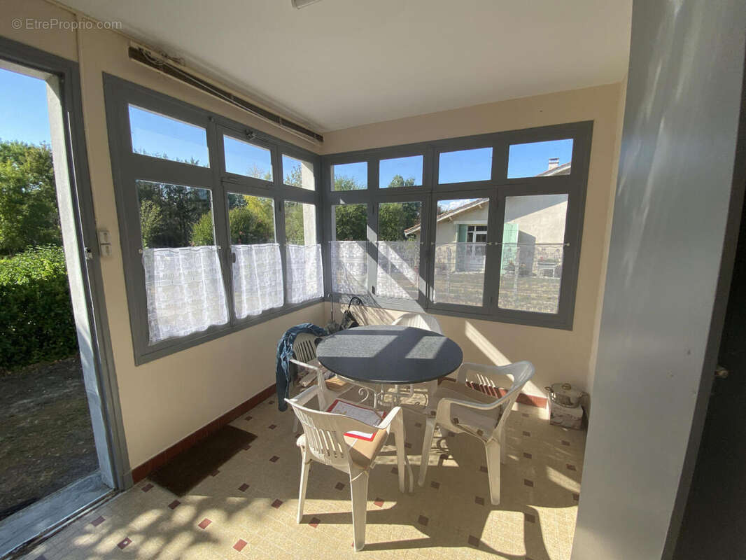 veranda - Maison à CHALAIS