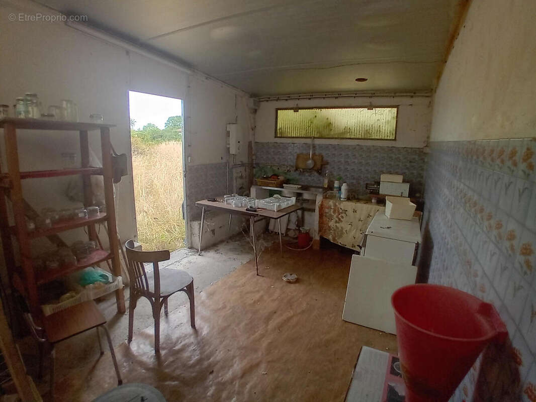   Interieur Hangar - Maison à LUZECH