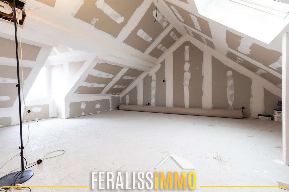 Maison à JOUY-LE-MOUTIER