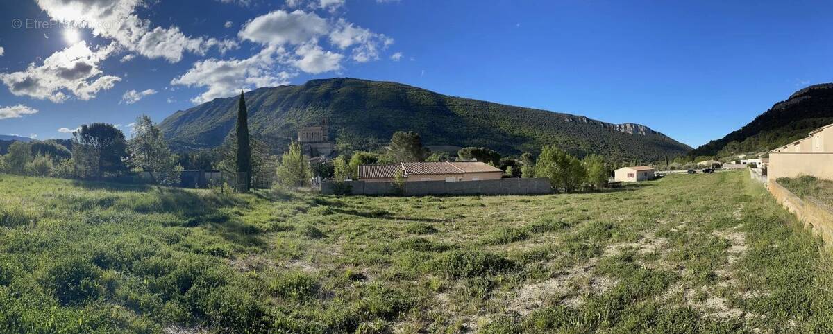 Terrain à PIERRELONGUE
