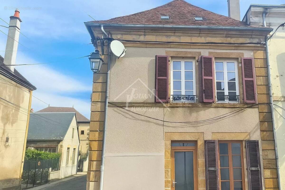 Appartement à BOURBON-L&#039;ARCHAMBAULT