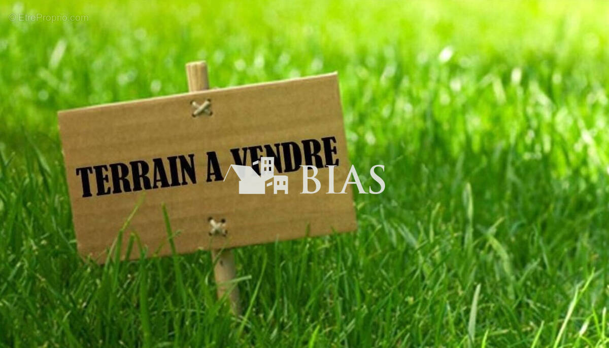 Terrain à SAINT-LEGER-DU-GENNETEY