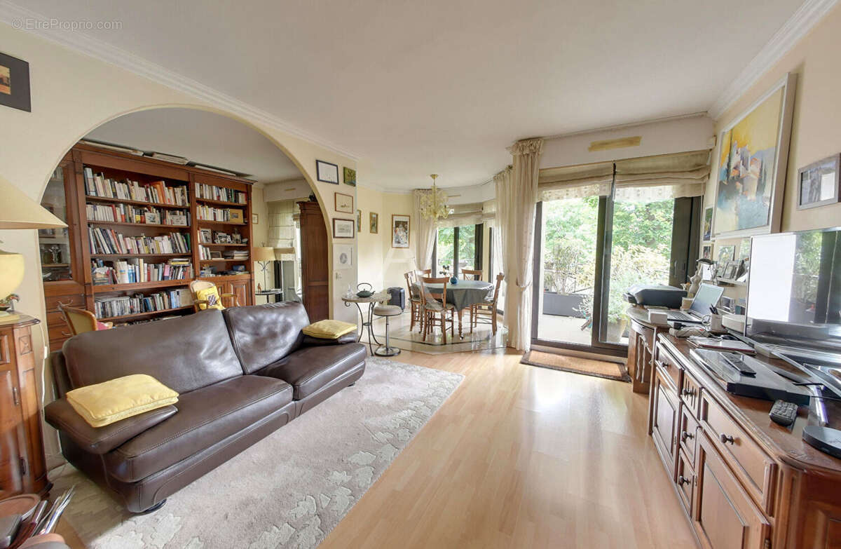 Appartement à LE PERREUX-SUR-MARNE