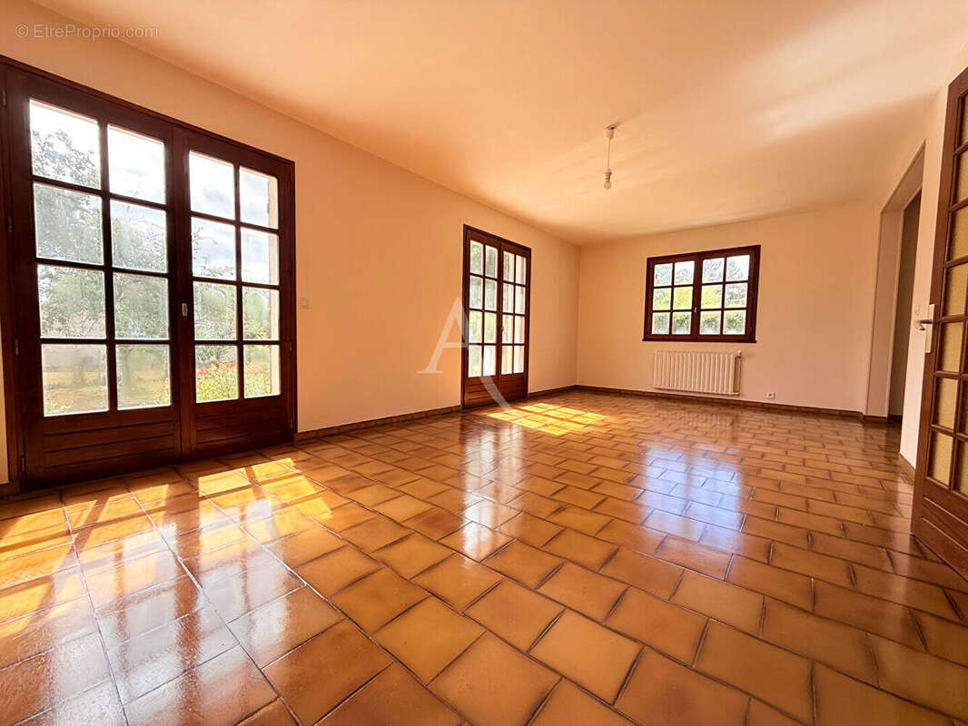 Maison à AMAYE-SUR-ORNE