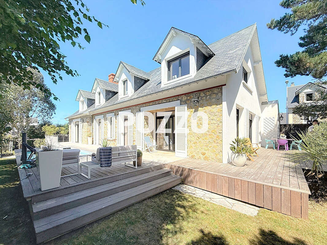 Maison à DONVILLE-LES-BAINS