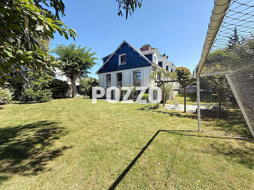 Maison à DONVILLE-LES-BAINS