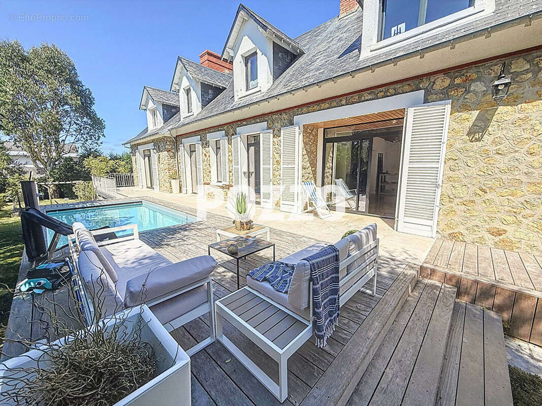 Maison à DONVILLE-LES-BAINS