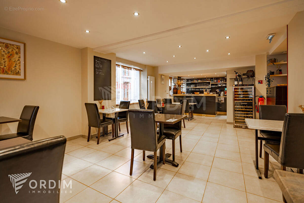 Commerce à SAINT-SAUVEUR-EN-PUISAYE