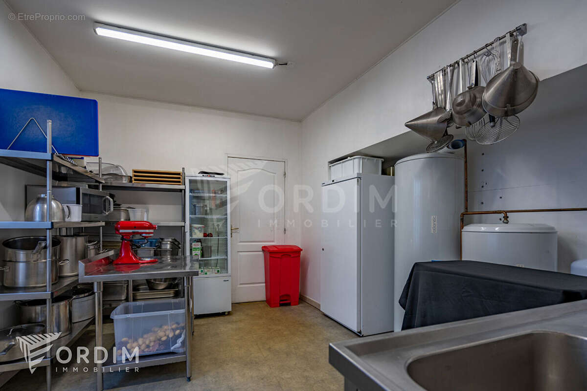 Commerce à SAINT-SAUVEUR-EN-PUISAYE