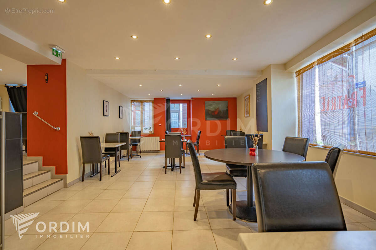 Commerce à SAINT-SAUVEUR-EN-PUISAYE