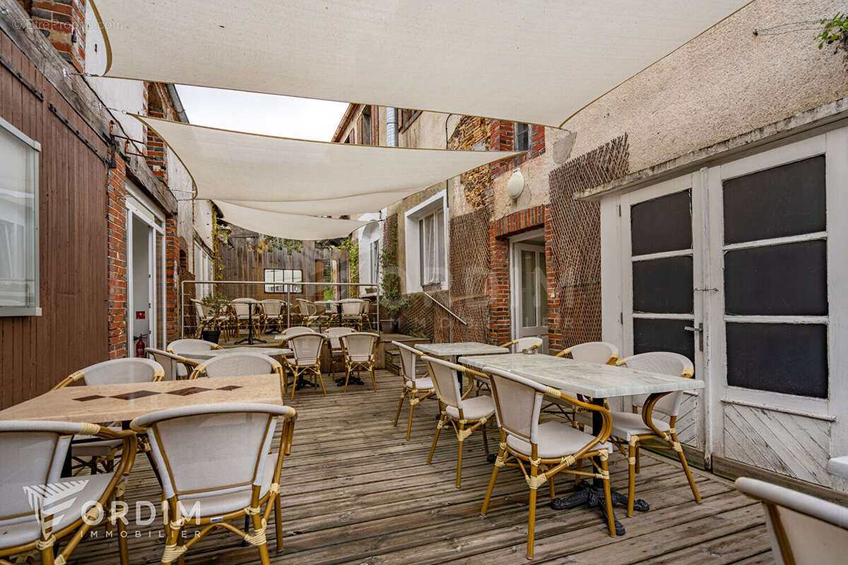 Commerce à SAINT-SAUVEUR-EN-PUISAYE