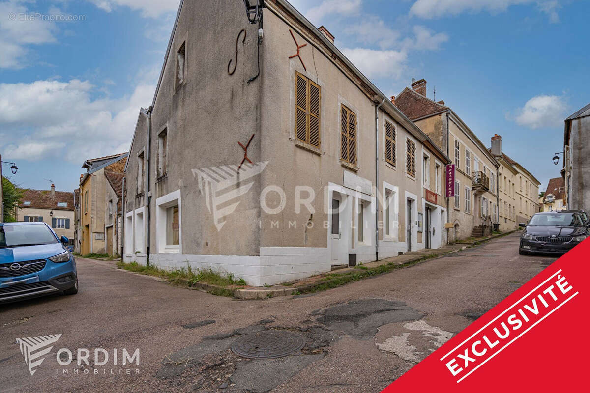 Commerce à SAINT-SAUVEUR-EN-PUISAYE