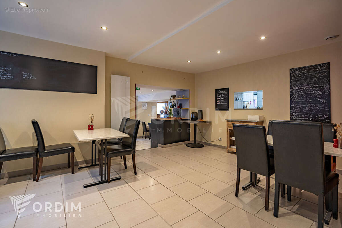 Commerce à SAINT-SAUVEUR-EN-PUISAYE