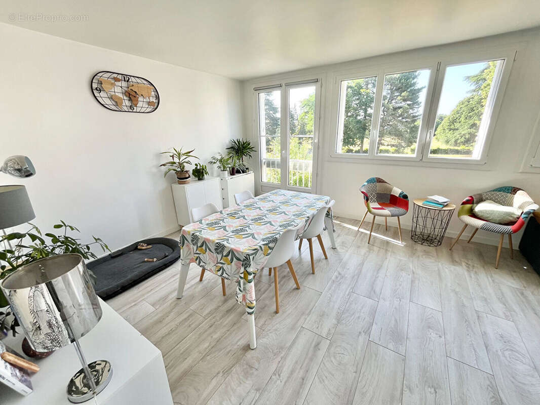 Appartement à SAINT-CYR-SUR-LOIRE