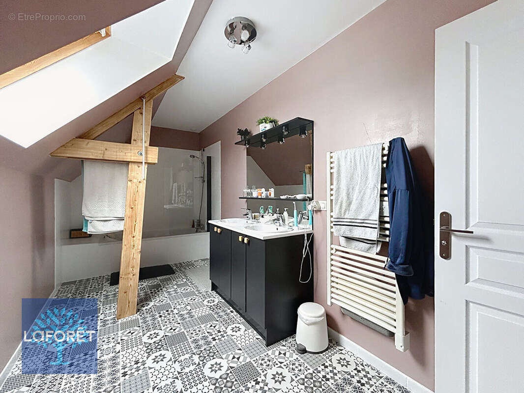 Maison à CHASNE-SUR-ILLET