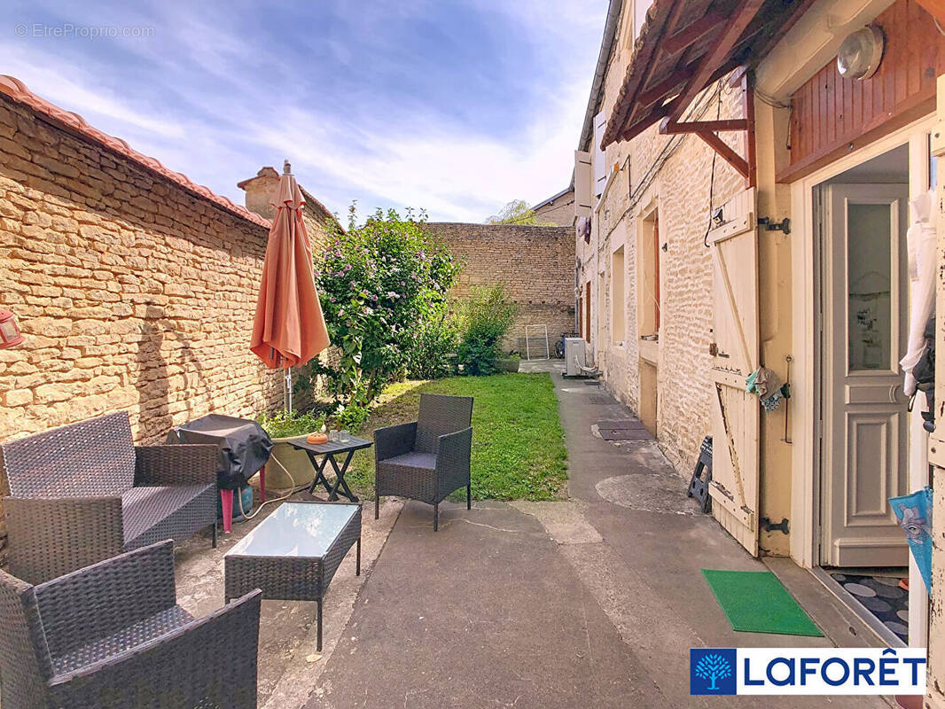 Appartement à IS-SUR-TILLE