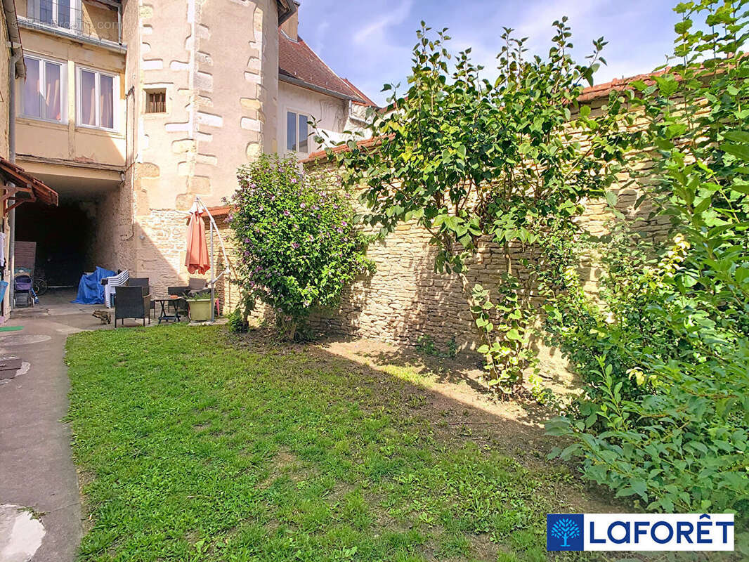 Appartement à IS-SUR-TILLE