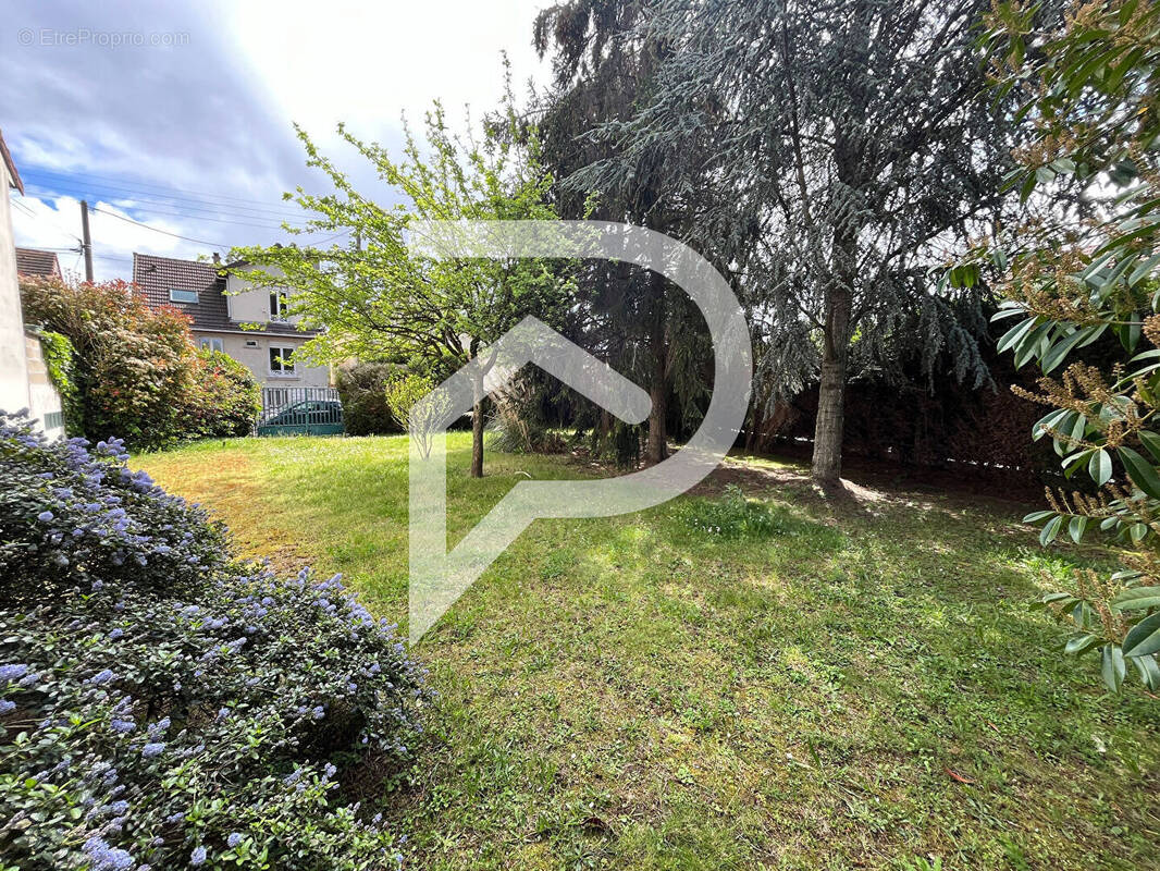 Terrain à AULNAY-SOUS-BOIS