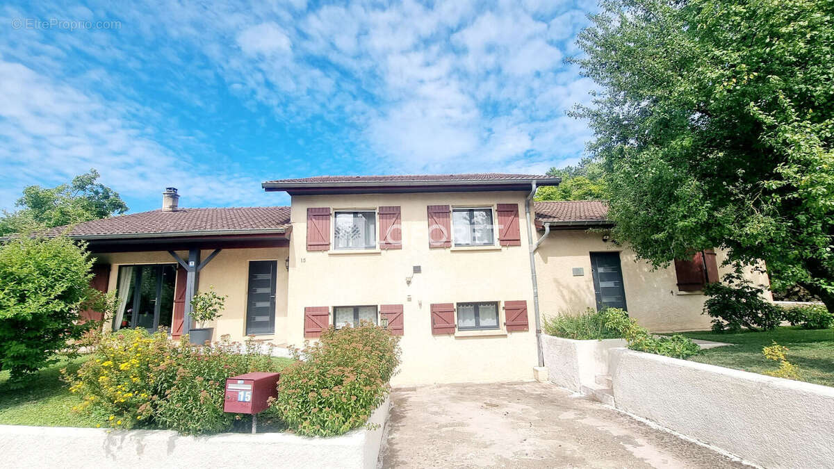 Maison à AINGERAY