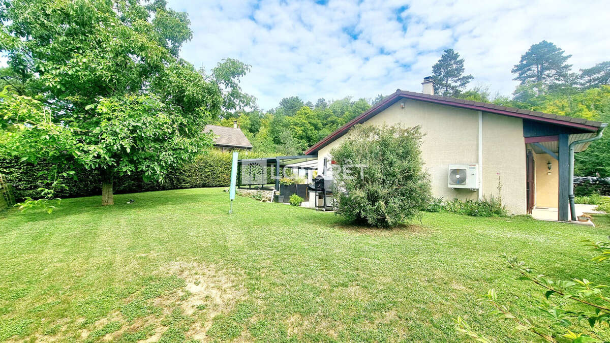 Maison à AINGERAY