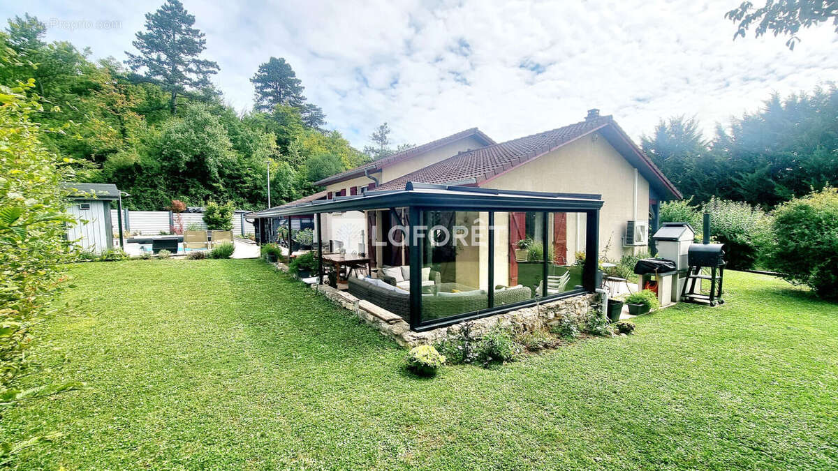 Maison à AINGERAY