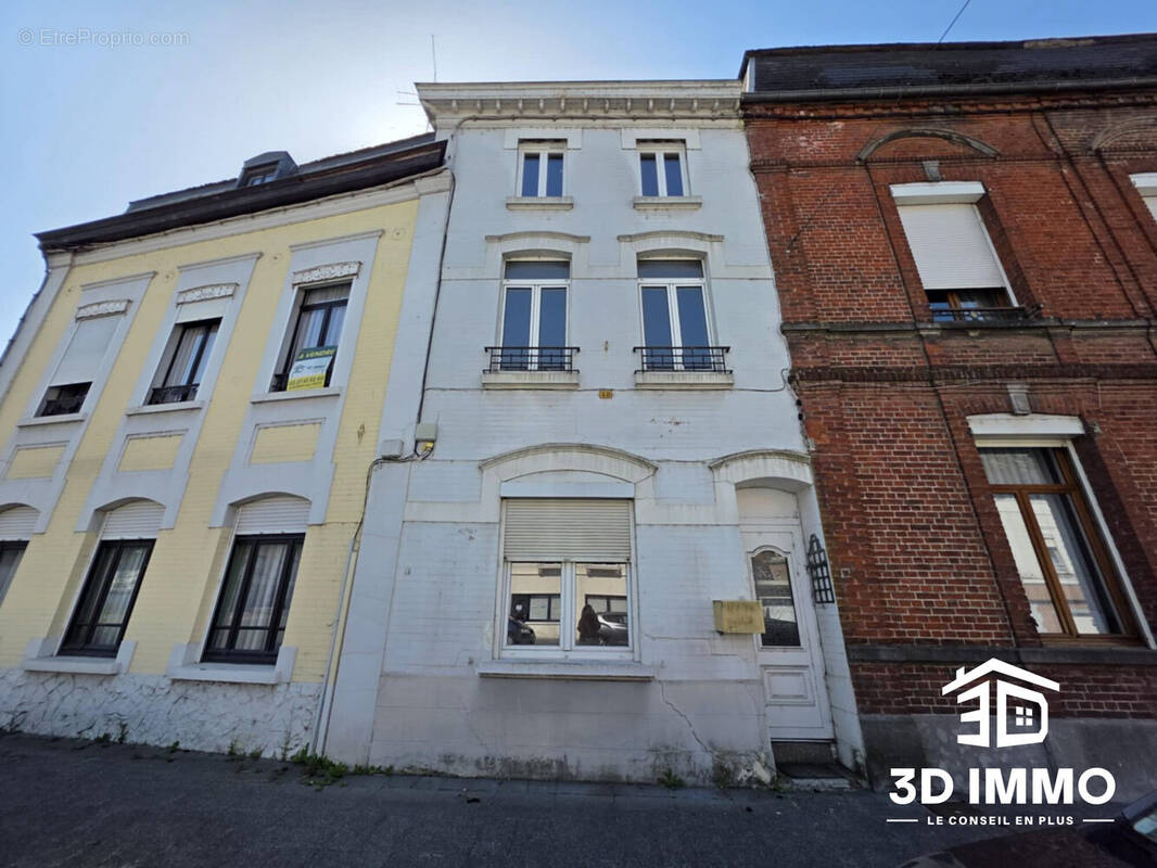 Maison à AVESNES-SUR-HELPE