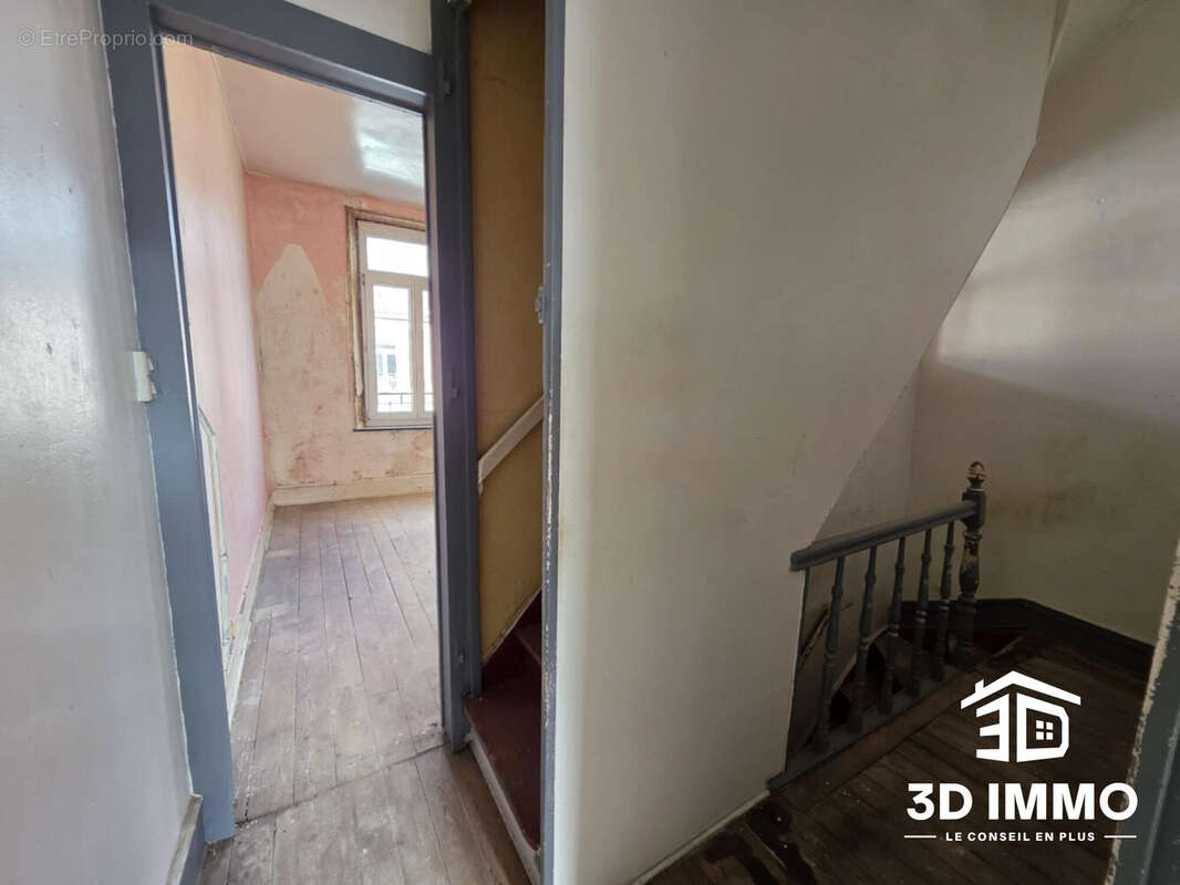 Maison à AVESNES-SUR-HELPE