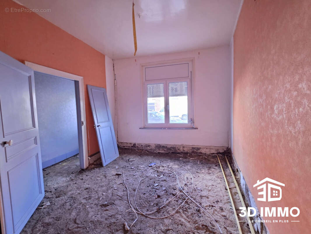 Maison à AVESNES-SUR-HELPE