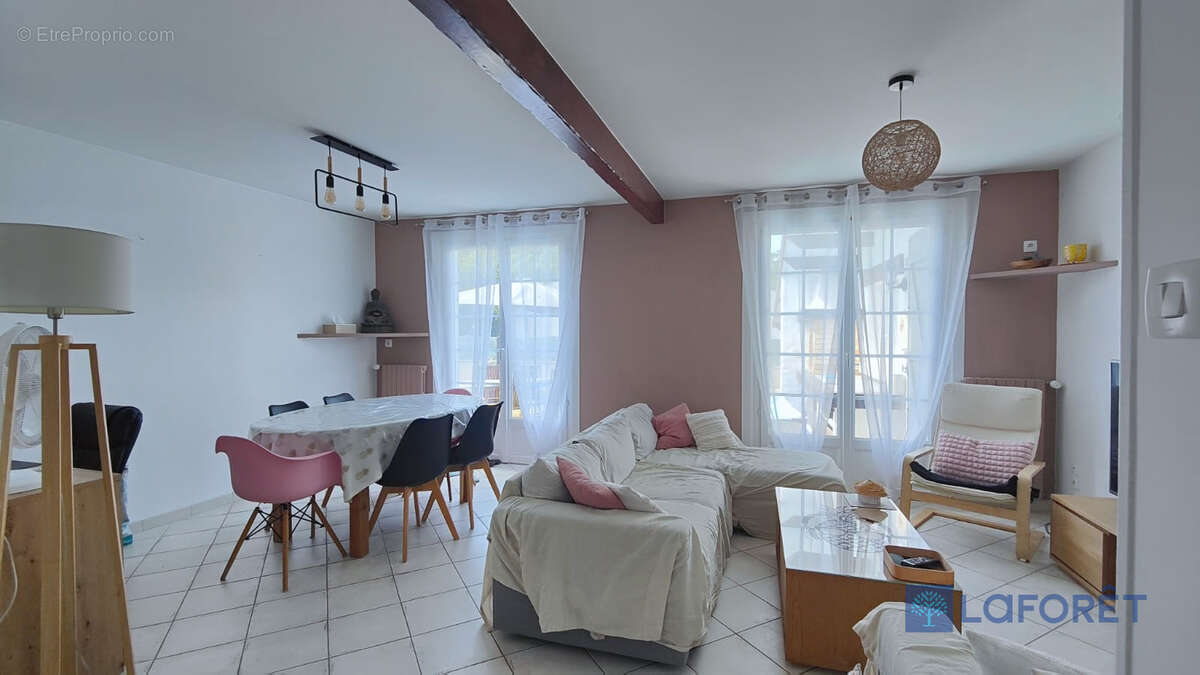 Maison à CHEPTAINVILLE