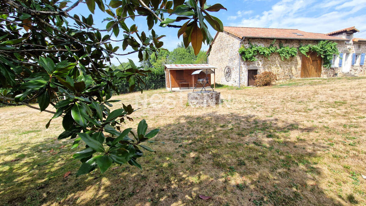Maison à PIEGUT-PLUVIERS