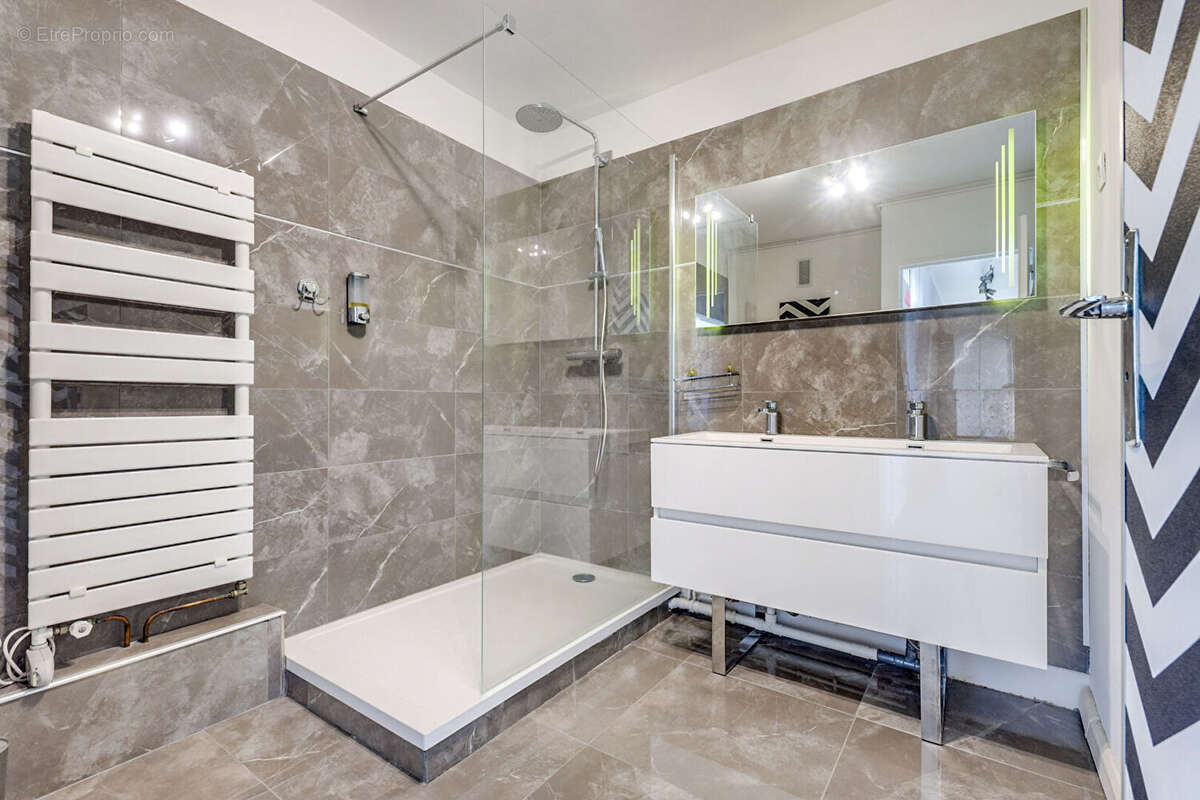 Appartement à PARIS-20E