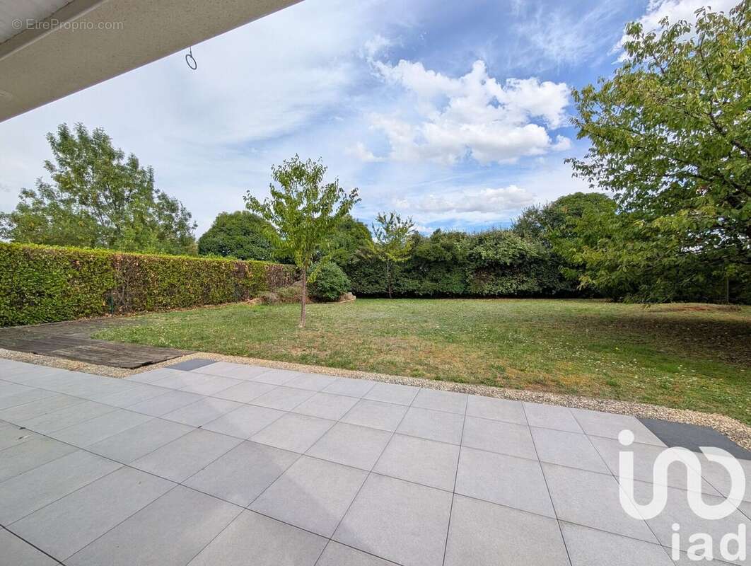 Photo 2 - Maison à LUSSAC-LES-CHATEAUX