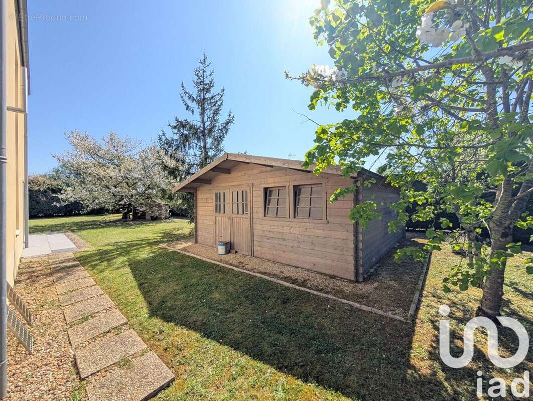 Photo 3 - Maison à LUSSAC-LES-CHATEAUX