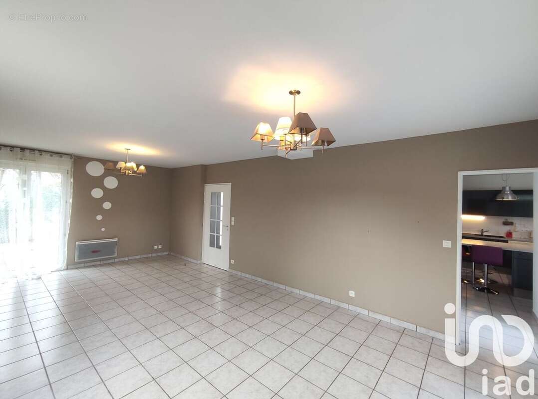 Photo 4 - Maison à LUSSAC-LES-CHATEAUX