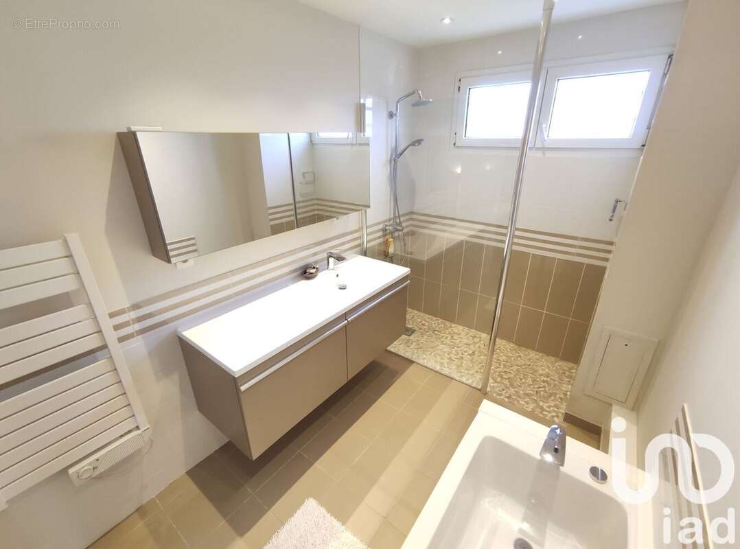 Photo 8 - Maison à LUSSAC-LES-CHATEAUX