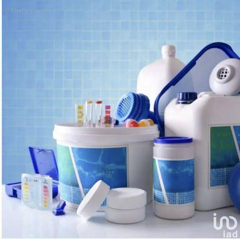 Photo 1 - Commerce à LAMBESC