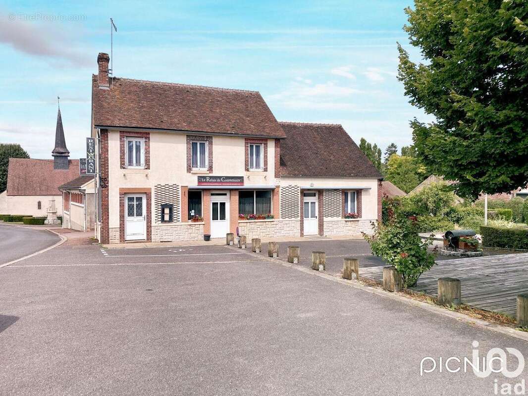 Photo 2 - Commerce à FERRIERES-EN-GATINAIS