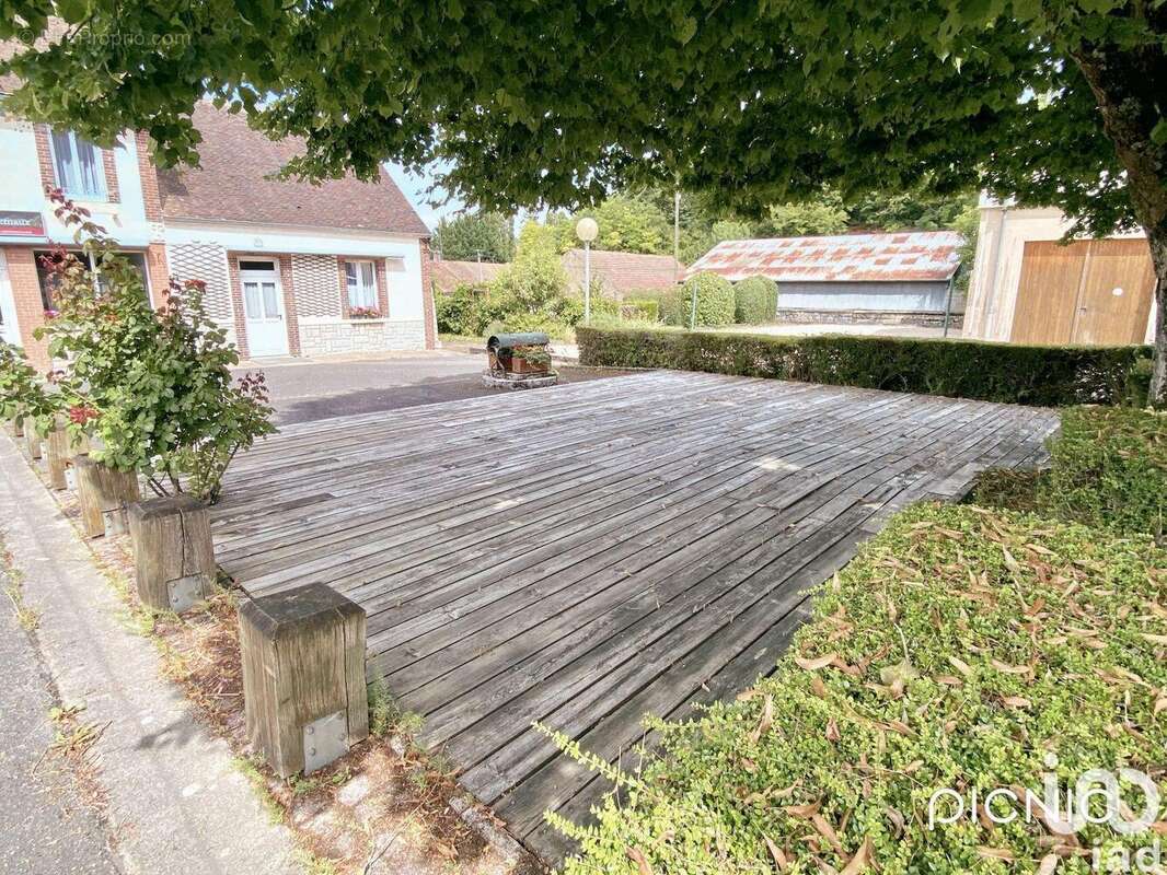 Photo 3 - Commerce à FERRIERES-EN-GATINAIS