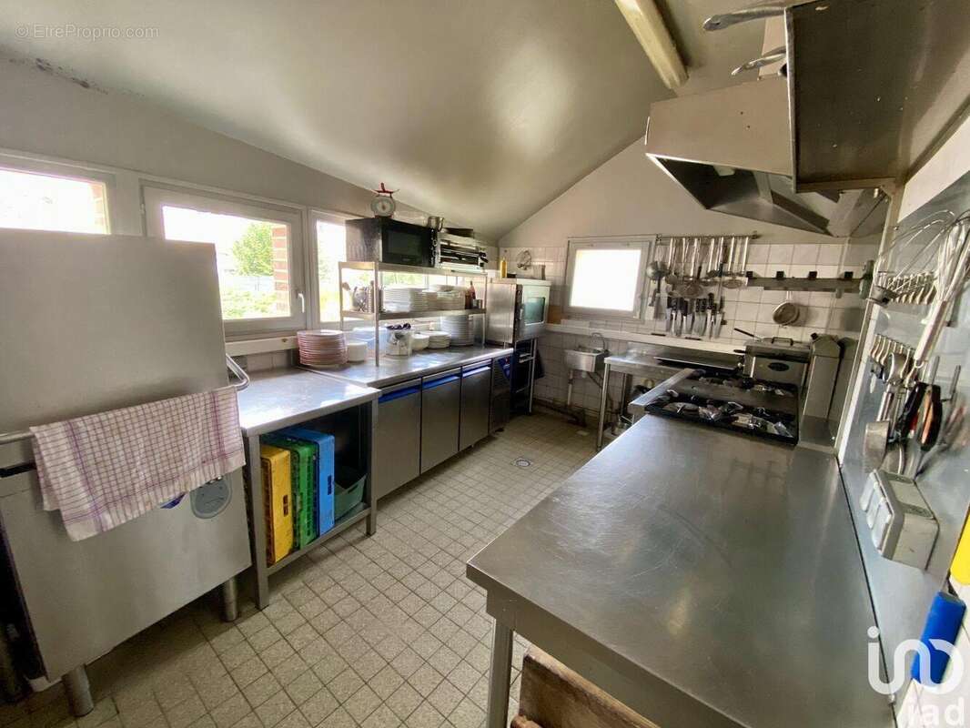 Photo 7 - Commerce à FERRIERES-EN-GATINAIS