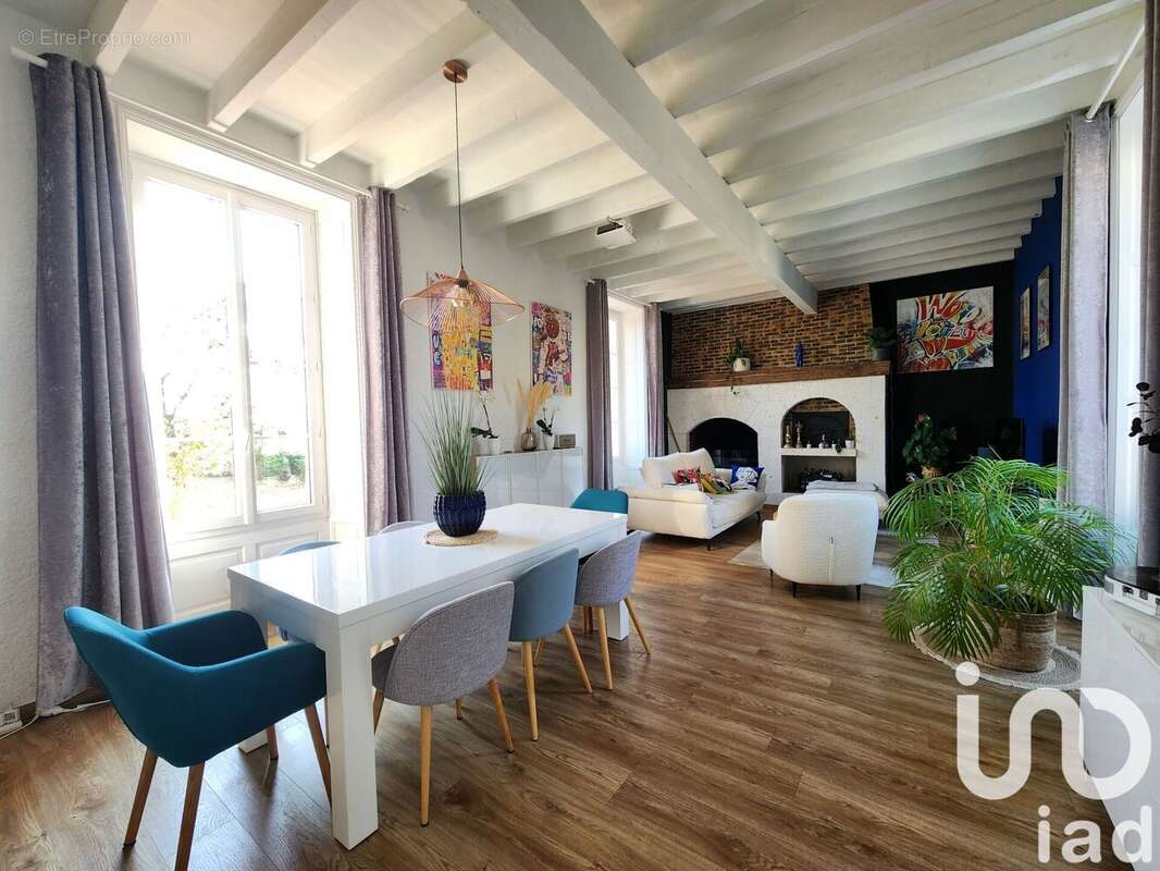 Photo 3 - Maison à ROULLET-SAINT-ESTEPHE