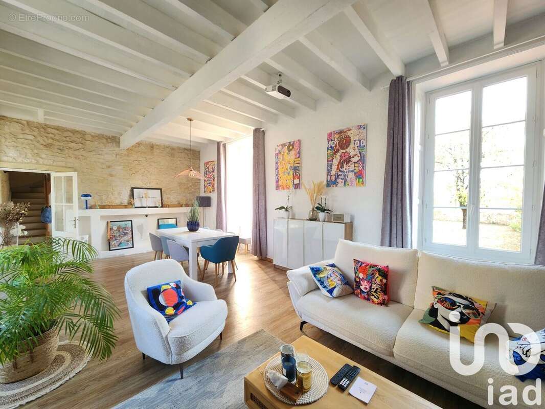 Photo 4 - Maison à ROULLET-SAINT-ESTEPHE